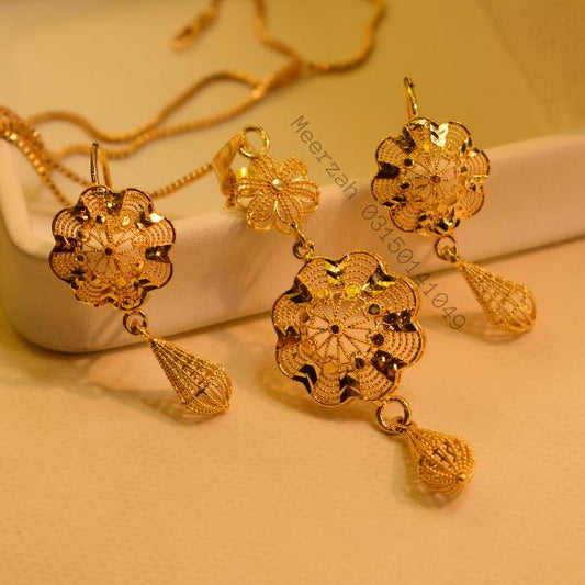 Fancy Flower Design Gold Plated Necklace Set